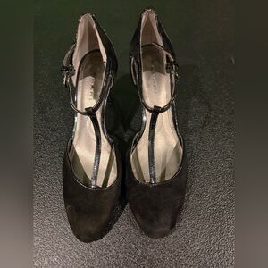 Tahari Women's Black T-Strap Shoes